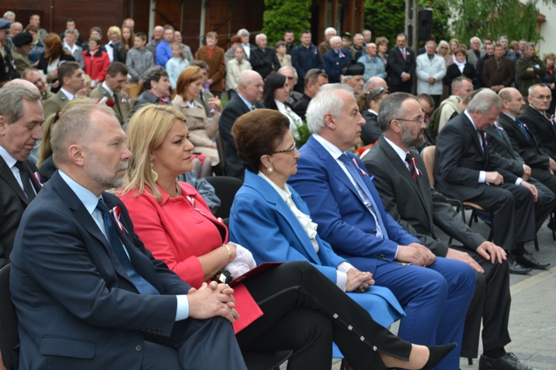 Goście na uroczstości Odsłonięcia  Obelisku - Miejsca Pamięci Narodowej upamiętniającego Ofiary Zbrodni Katyńskiej i Tragedii Smoleńskiej 