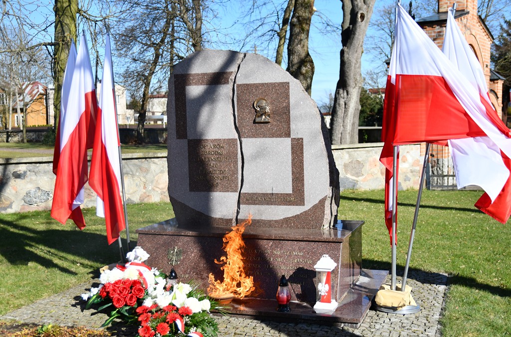 Uroczystość upamiętniająca 85. Rocznicę Zbrodni Katyńskiej oraz 15. Rocznicę Katastrofy Smoleńskiej w Broku