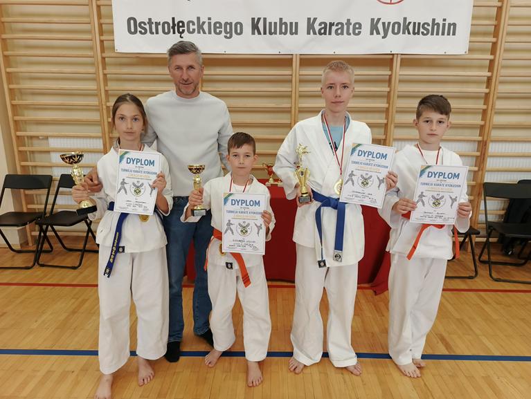 Sukces zawodnik&oacute;w Brokowskiego Klubu Karate na zawodach w Ostrołęce oraz w Zambrowie