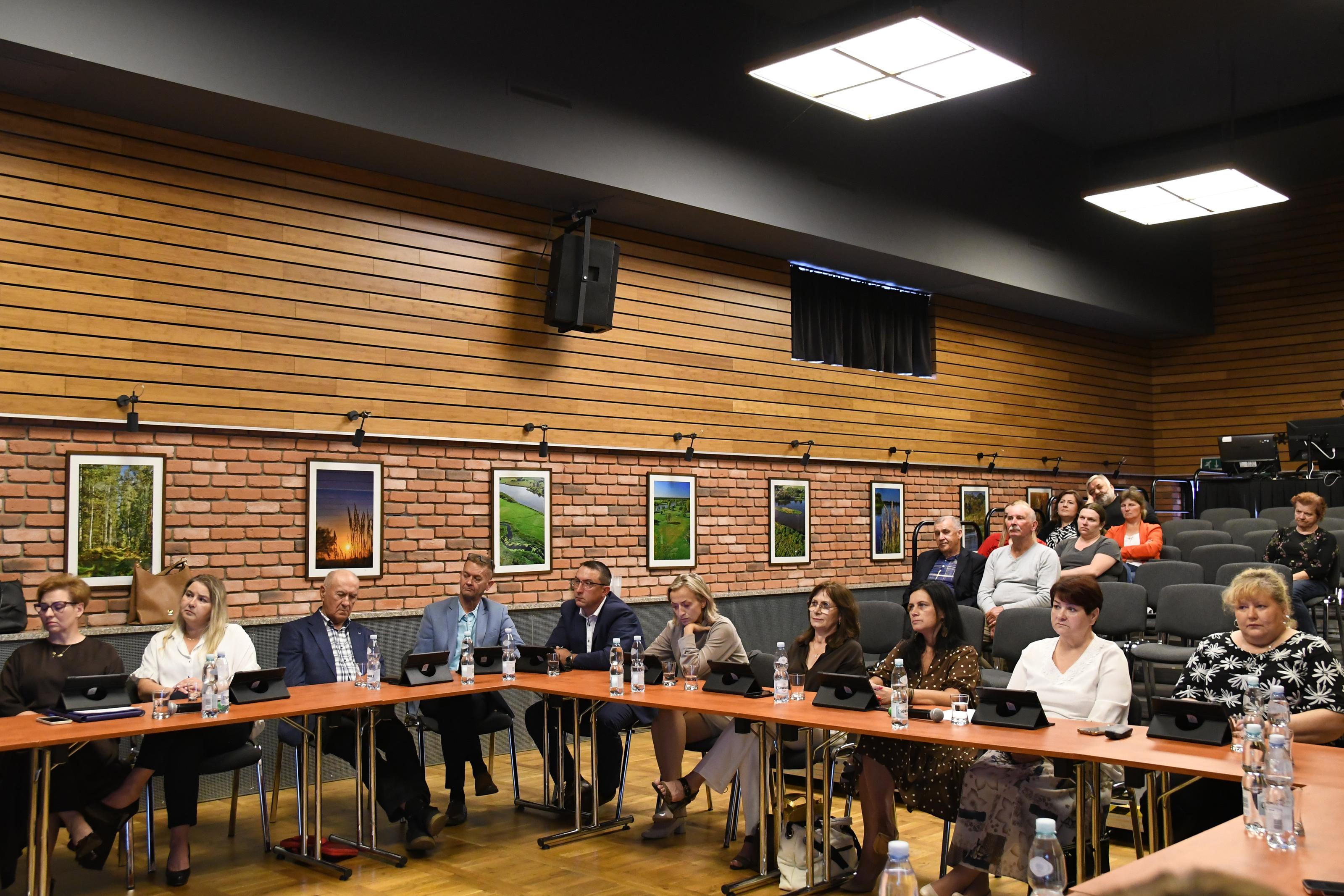 WOTUM ZAUFANIA I ABSOLUTORIUM DLA BURMISTRZA GMINY BROK
